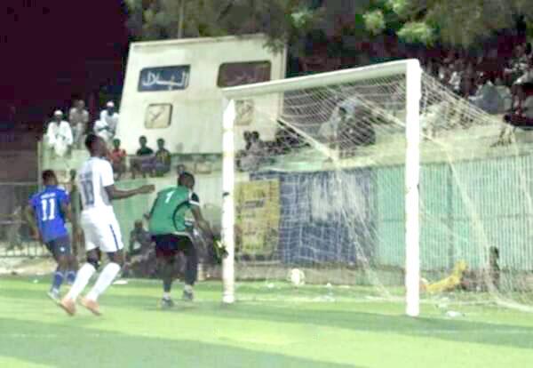 الهلال يضيق الخناق على المريخ في صدارة الدوري