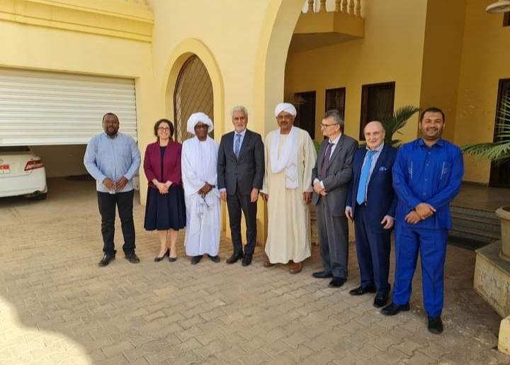 مبارك الفاضل يجتمع بالآلية الثلاثية لحل الازمة بالسودان