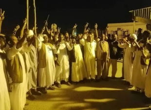 العاملون يالميناء الجنوبي ببورتسودان يقاومون مشروع اغلاق الميناء ويعلنون سير العمل بمحطة الحاويات بصورة ممتازة