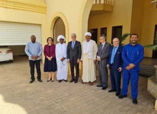 مبارك الفاضل يجتمع بالآلية الثلاثية لحل الازمة بالسودان